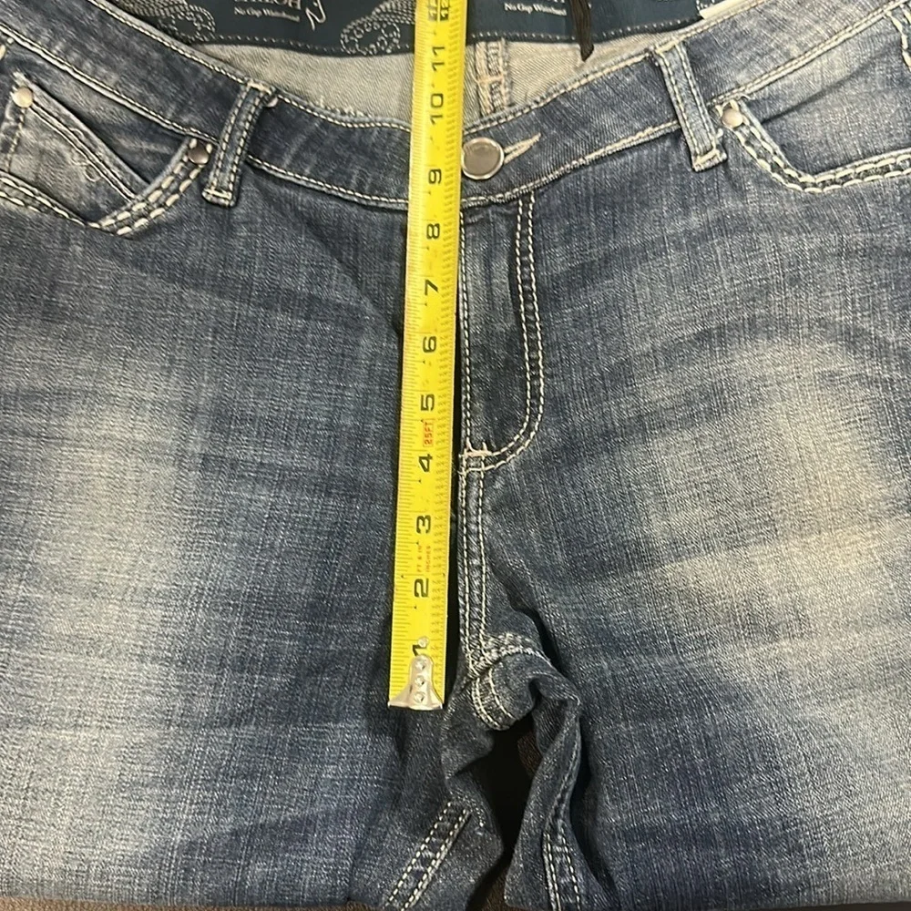 507. Wrangler Shilo women’s Embroidered Boot cut jeans size 15 / 16 x 32